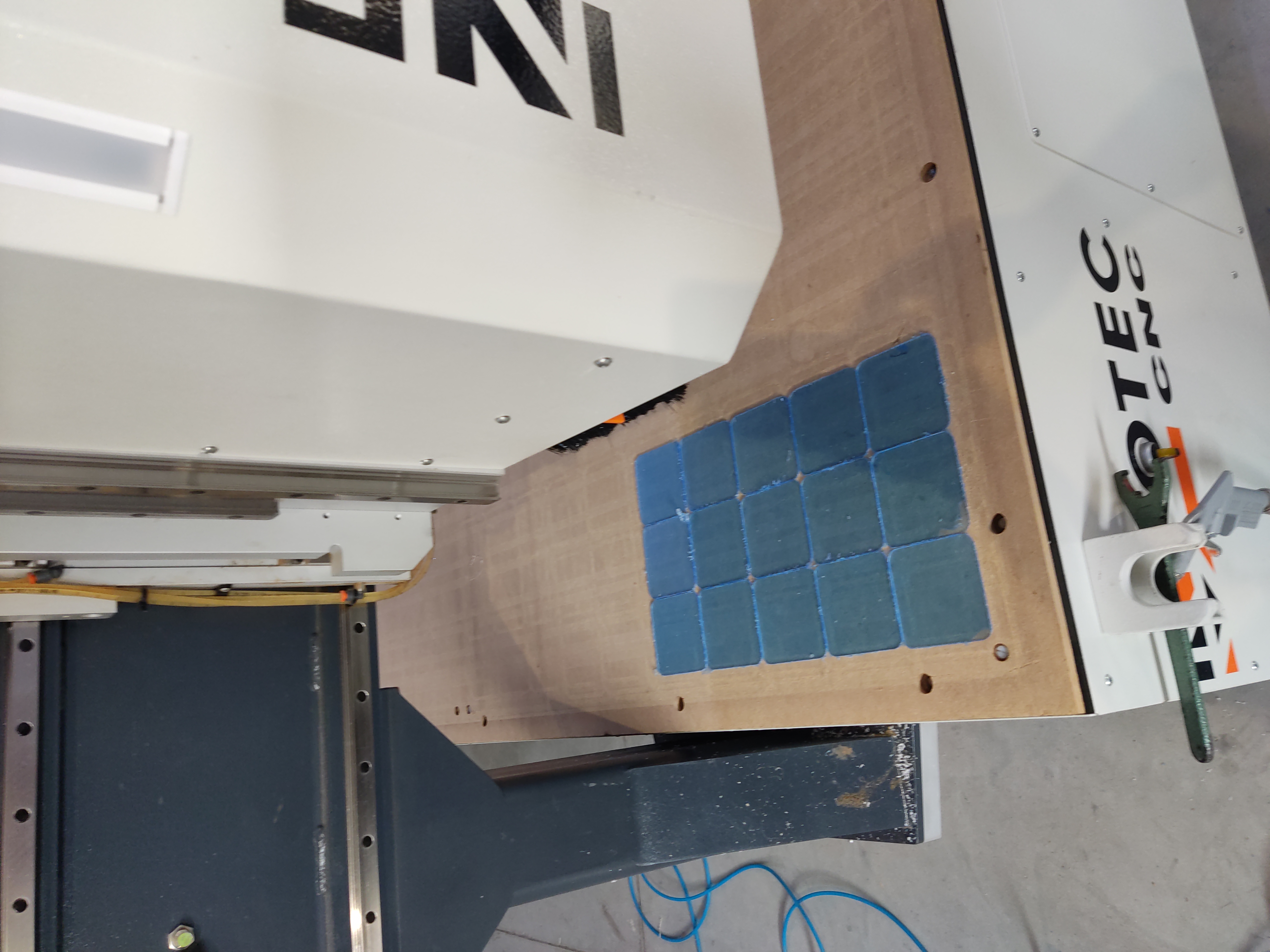 Obróbka, wycinanie CNC z plexi