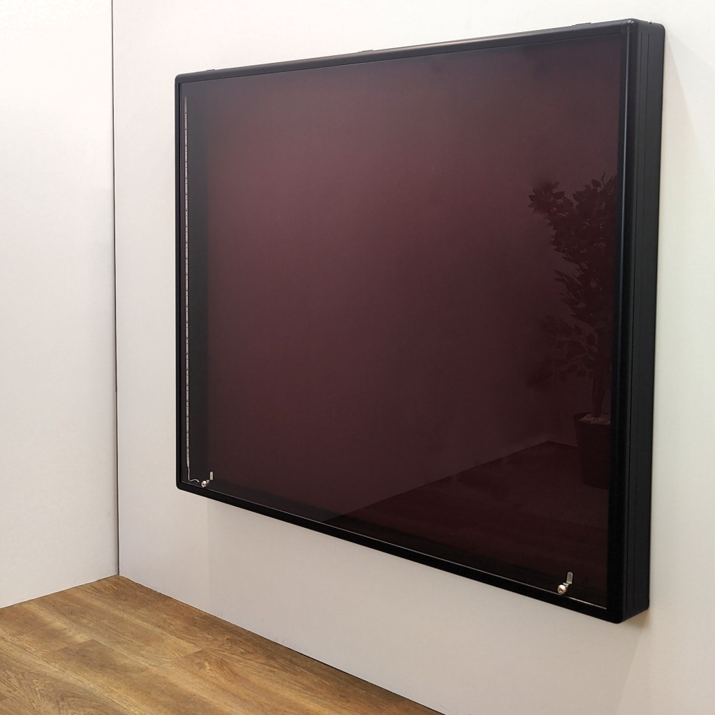 Gablota na sztandar rama czarny mat z filcem wiśnia z1