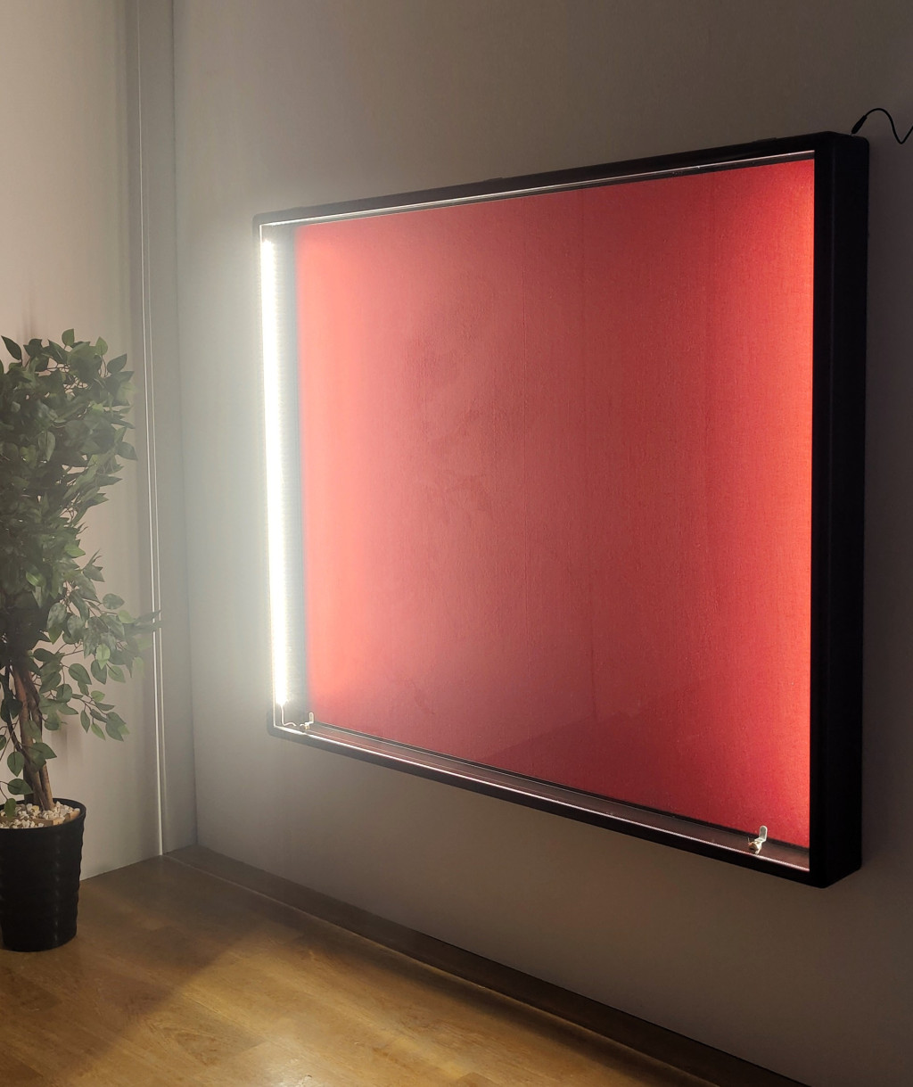 Gablota na sztandar rama czarny mat z filcem wiśnia z3